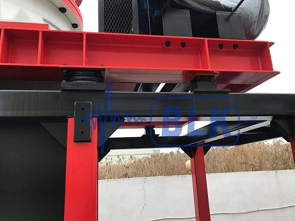 破碎机减振1_副本